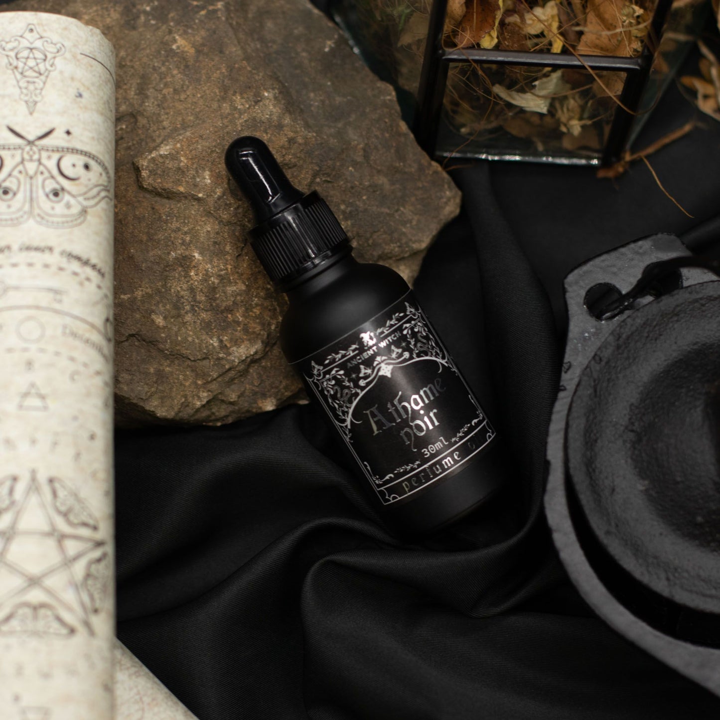Huile parfumée de sorcière ancienne — Athamé noir