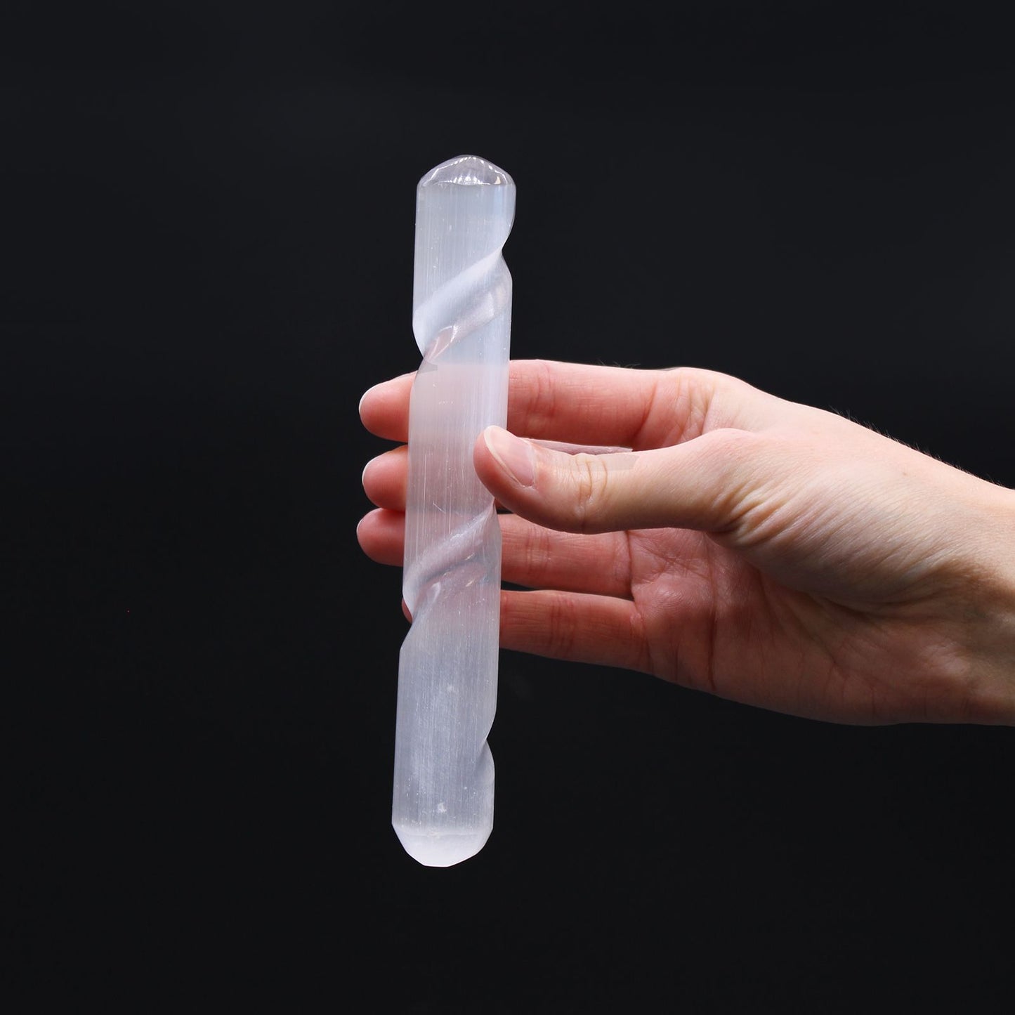 Baguette spirale en sélénite — Deux extrémités rondes · 16 cm