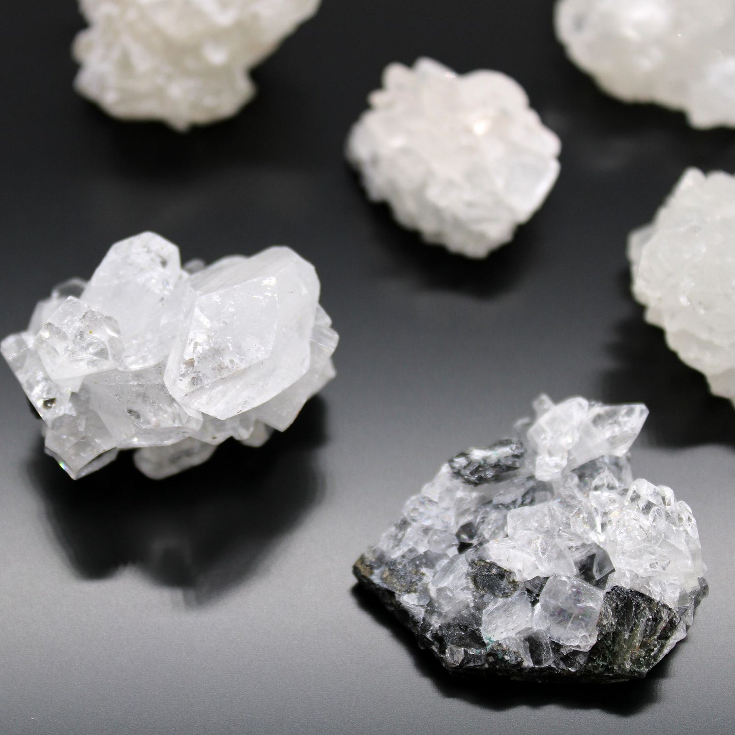 Grappes d’apophyllite blanche · 20 à 30 mm