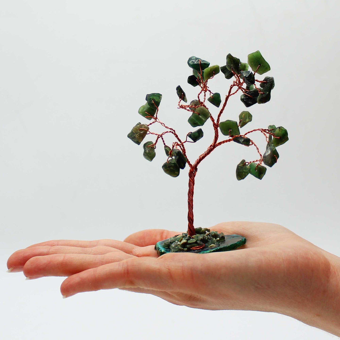 Arbre : aventurine verte sur socle d’agate verte
