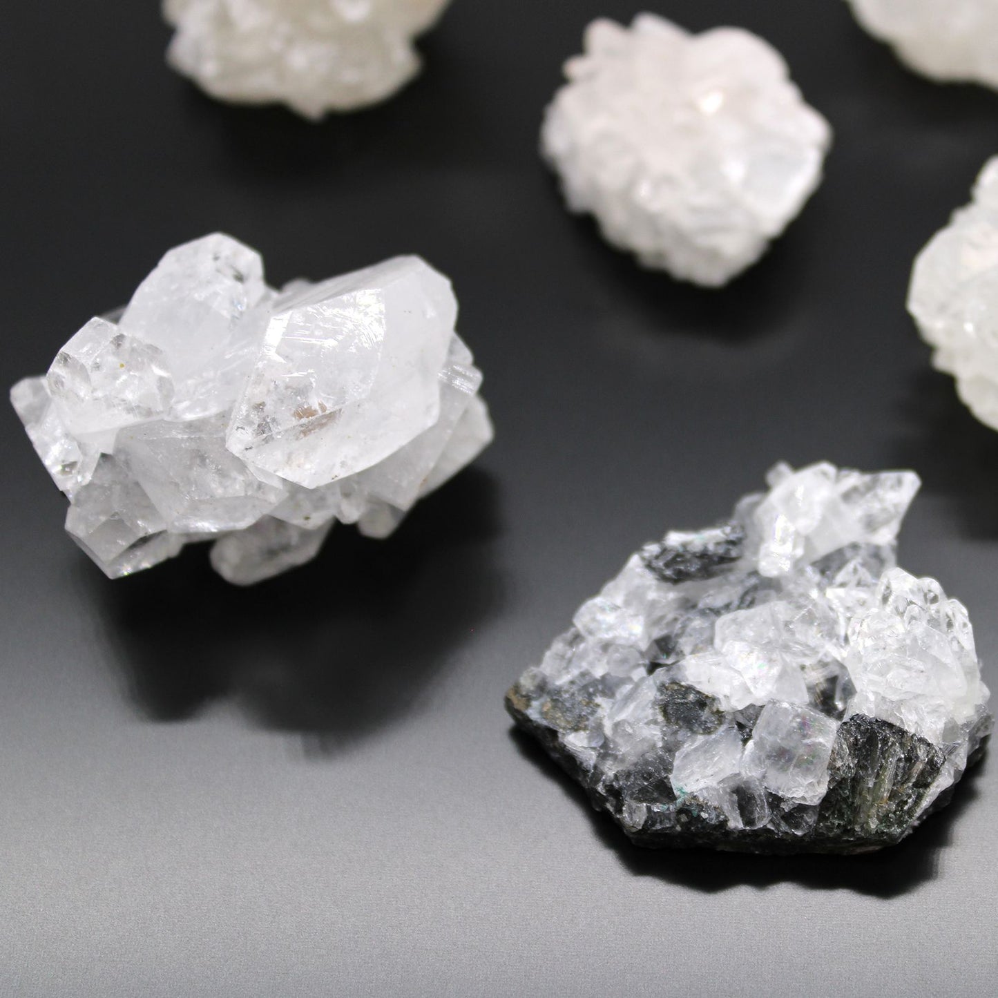 Grappes d’apophyllite blanche · 20 à 30 mm