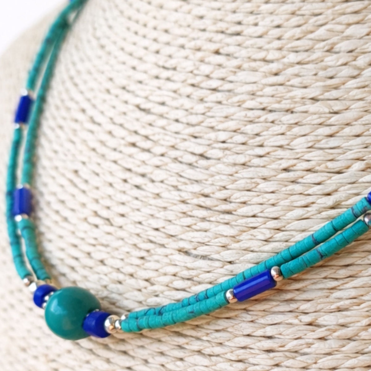 Collier népalais à deux rangs, lapis-lazuli et malachite — vue 3