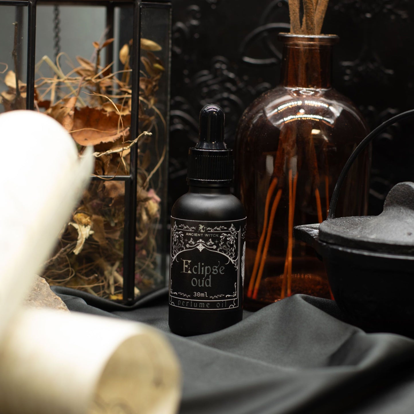 Huile parfumée de sorcière ancienne — Éclipse Oud