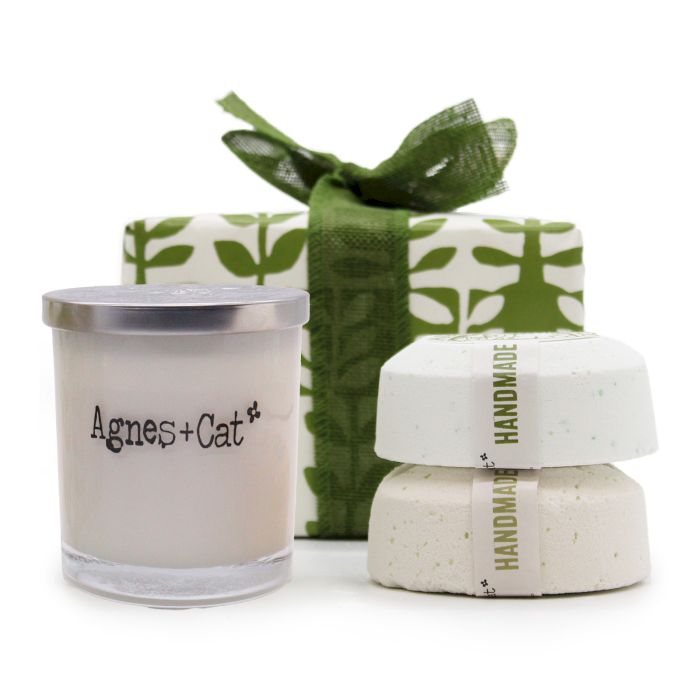 Coffret: bombe de bain de figue blanche & myrtille sauvage + bougie de rhubarbe