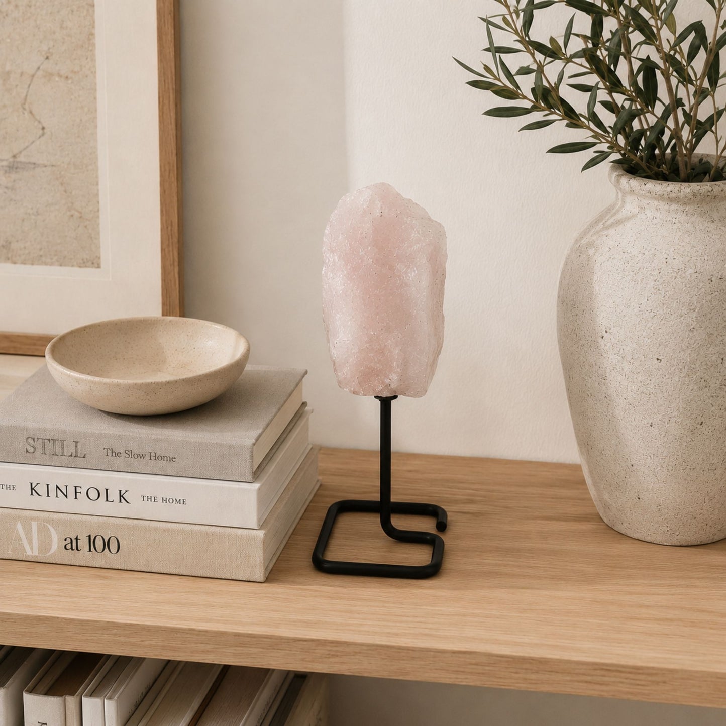 Spécimen minéral sur socle métallique — Quartz rose