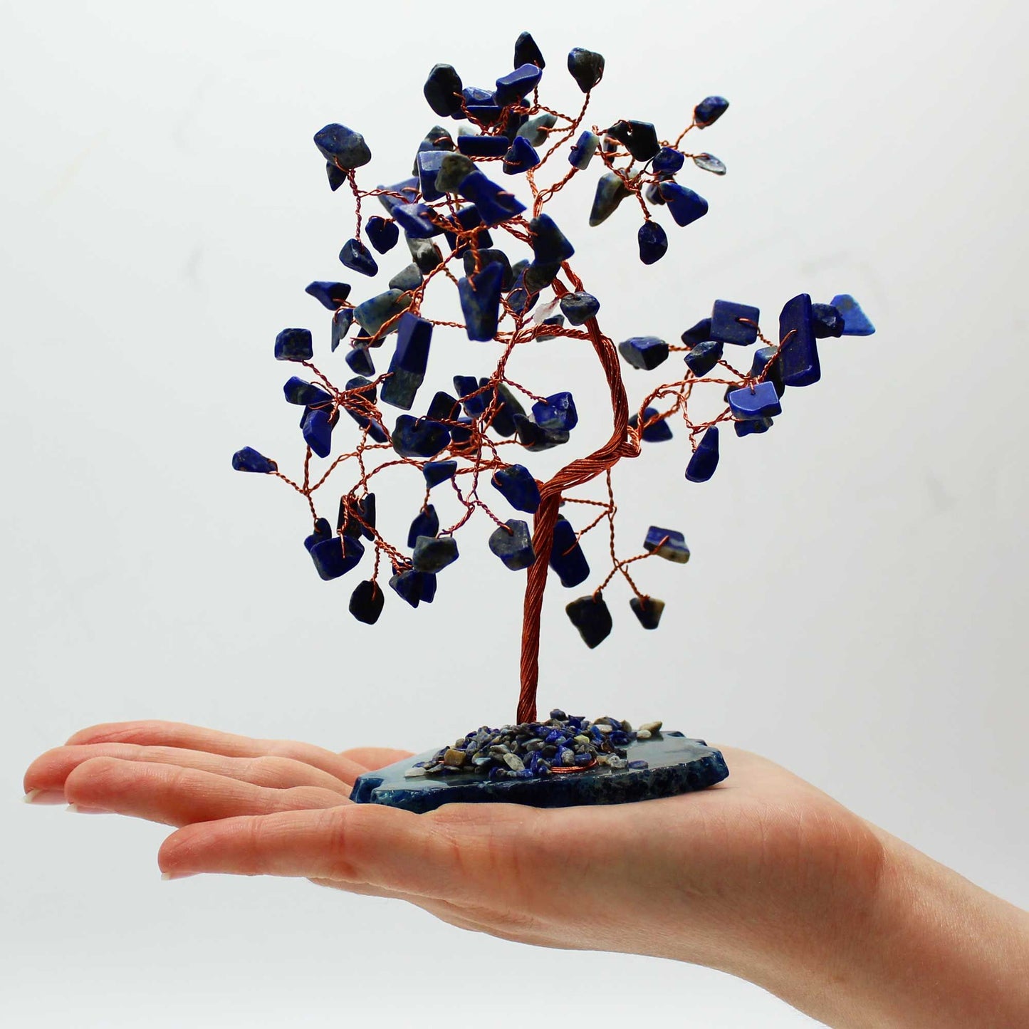 Arbre grand format: sodalite sur socle d’agate bleu