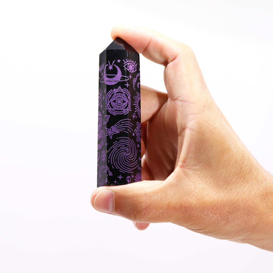Pointe d’obsidienne noire — Histoire mystique · Violet profond · 9cm