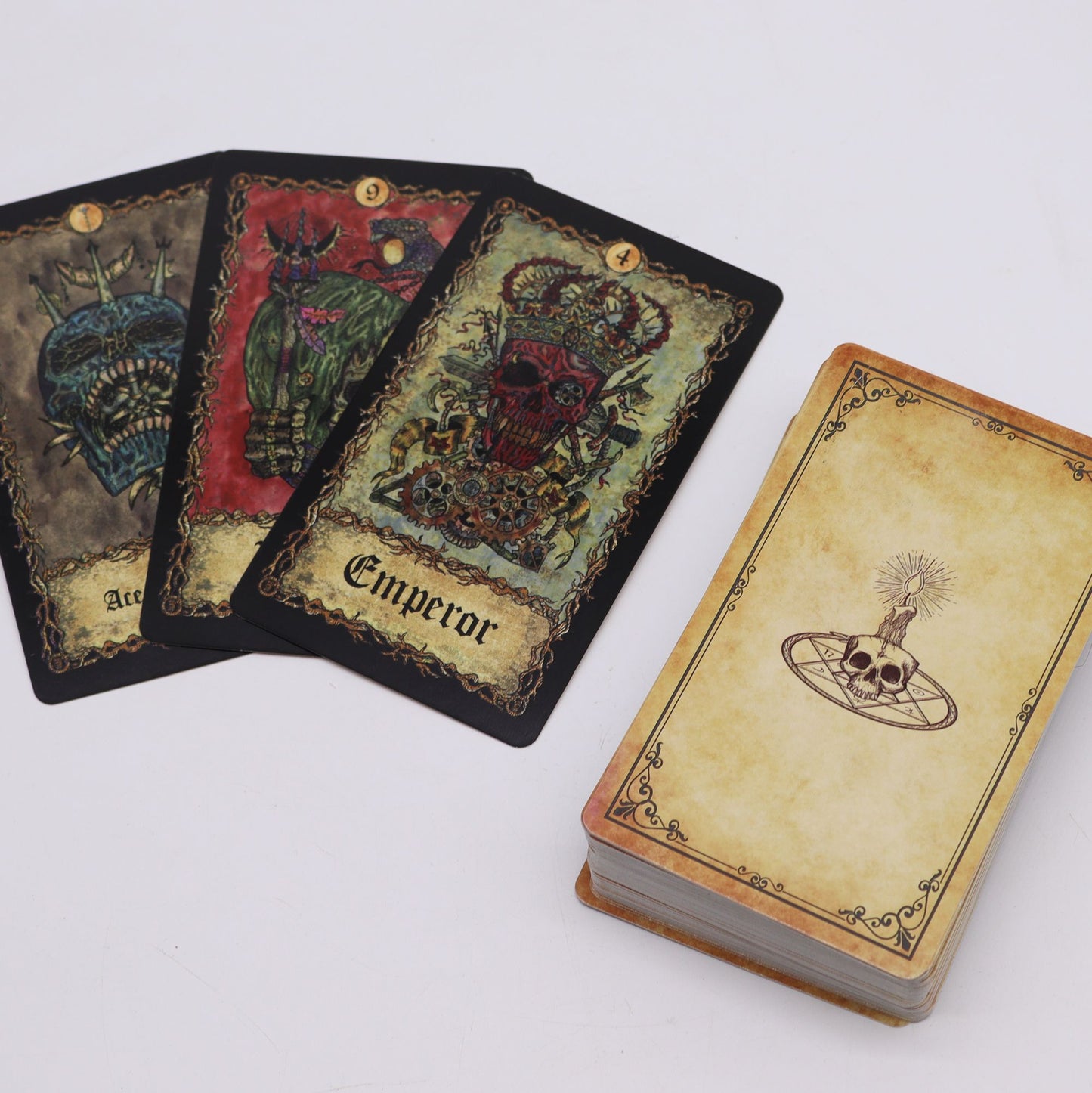 Jeu de tarot à livret guide — Requiem Arcana