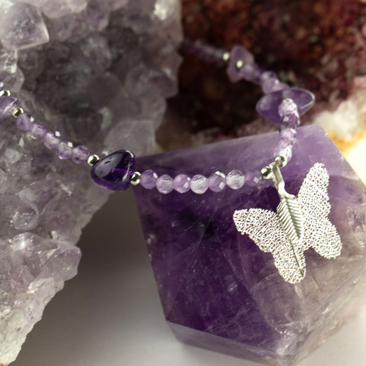 Collier d’améthyste, papillon en feuille réelle — vue 3