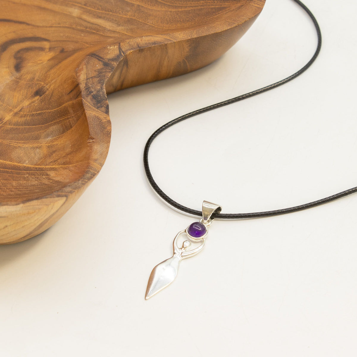 Pendentif déesse et améthyste, plaqué argent — vue 2