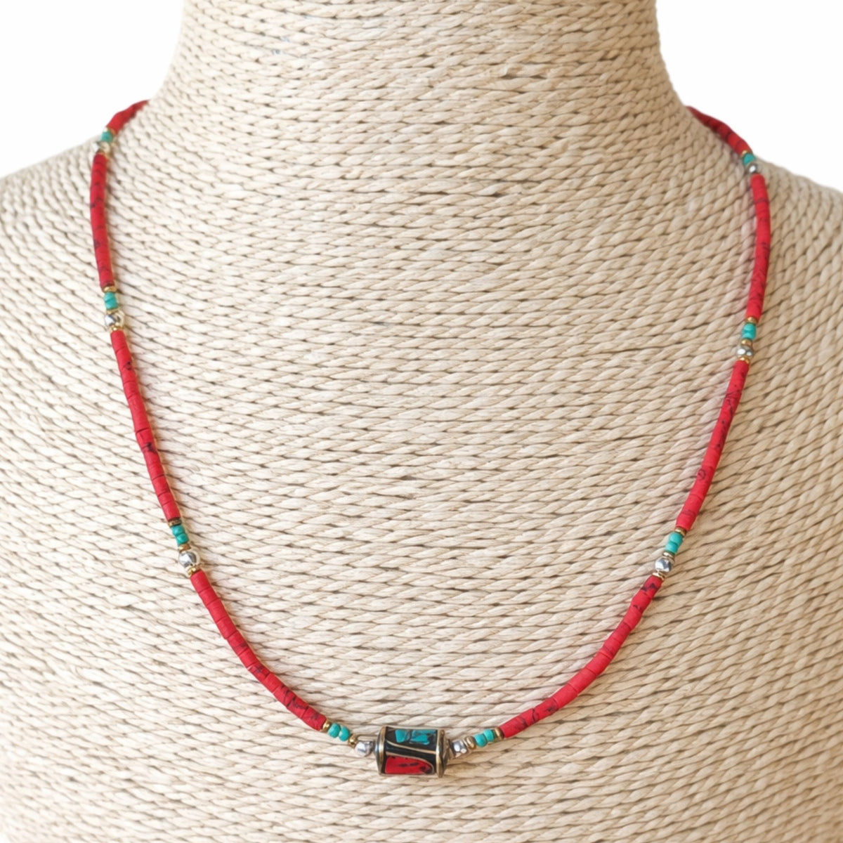 Collier népalais en perles fines, perle tribale en corail — vue 2