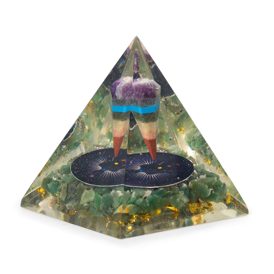 Pyramide d’orgonite format moyen — Pendule · Éclats d’aventurine verte