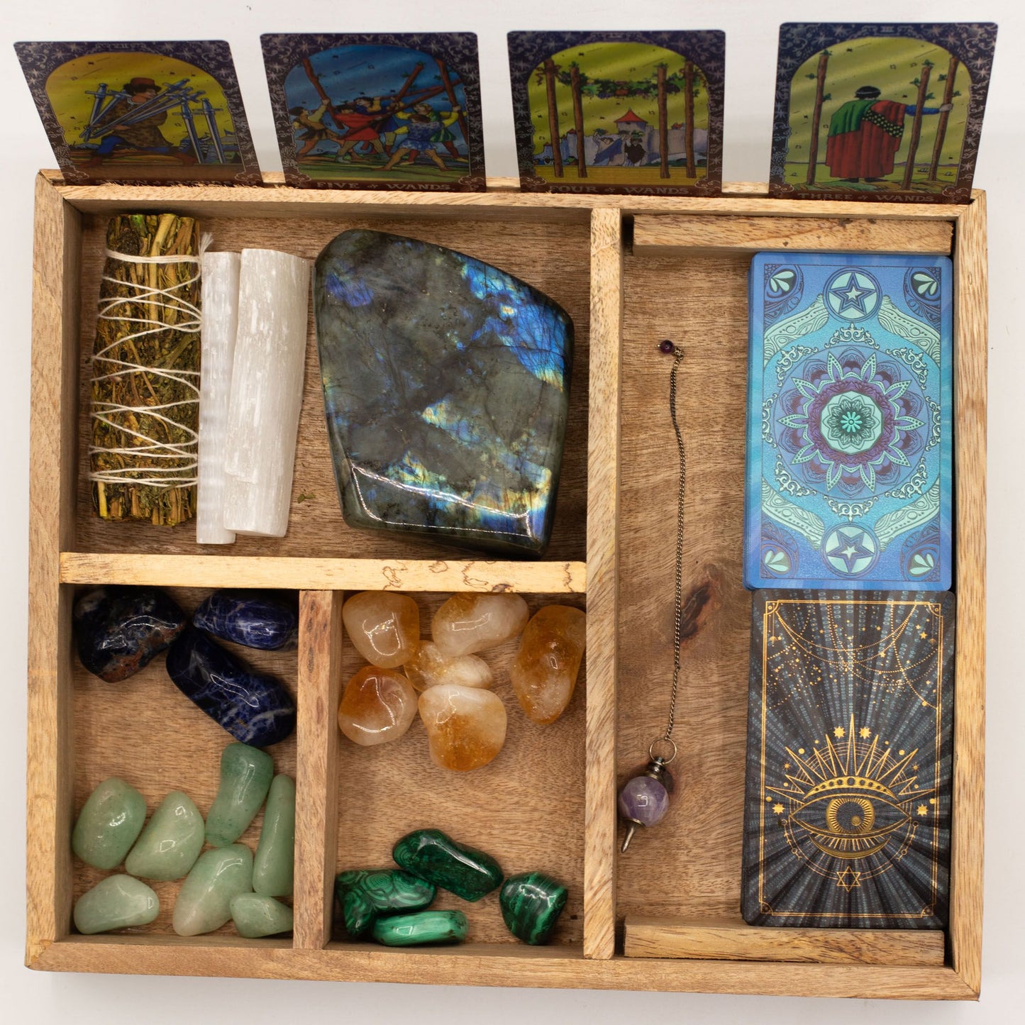 Coffret de tarot à quatre compartiments sur socle pour cartes