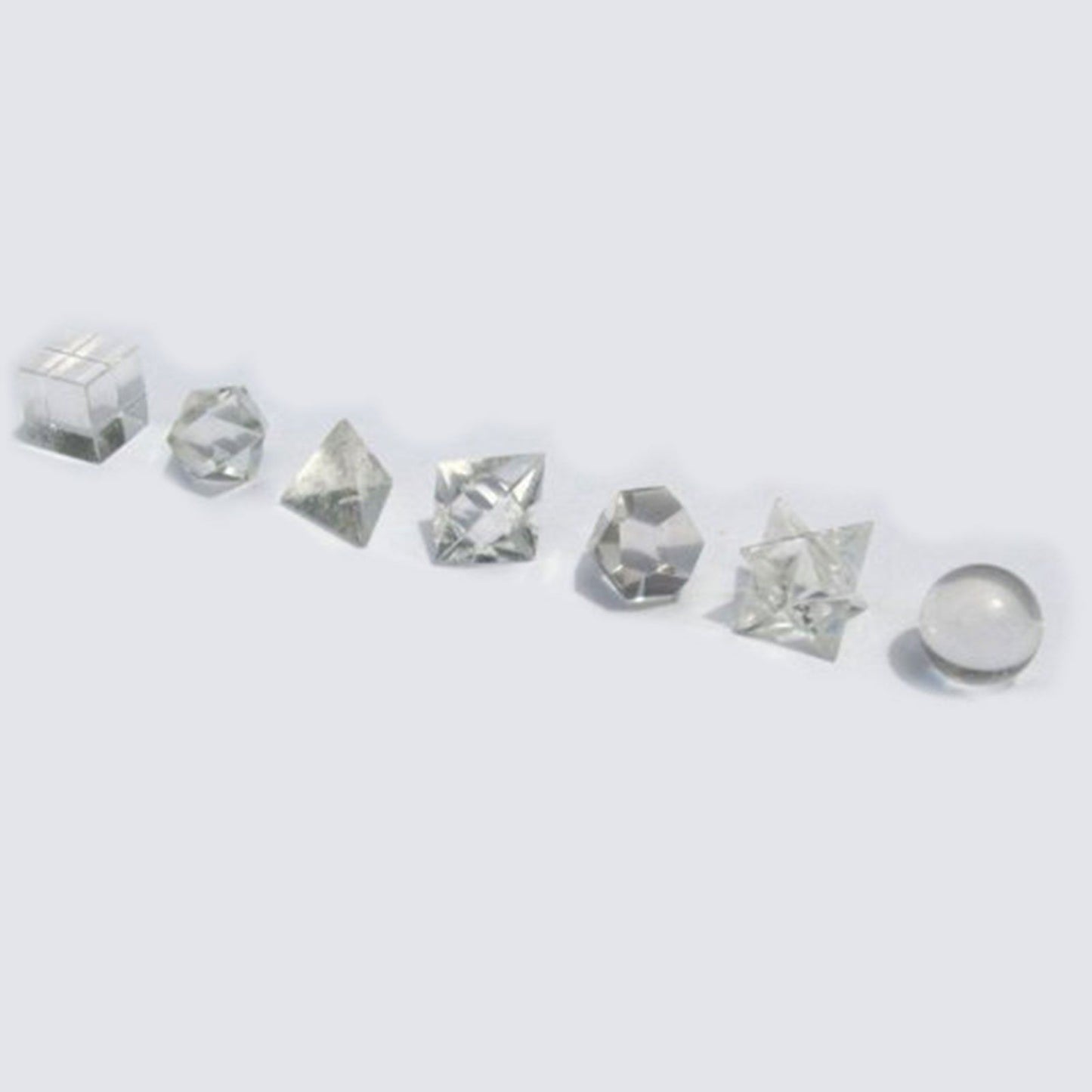 Ensemble géométrique de sept pièces de cristal