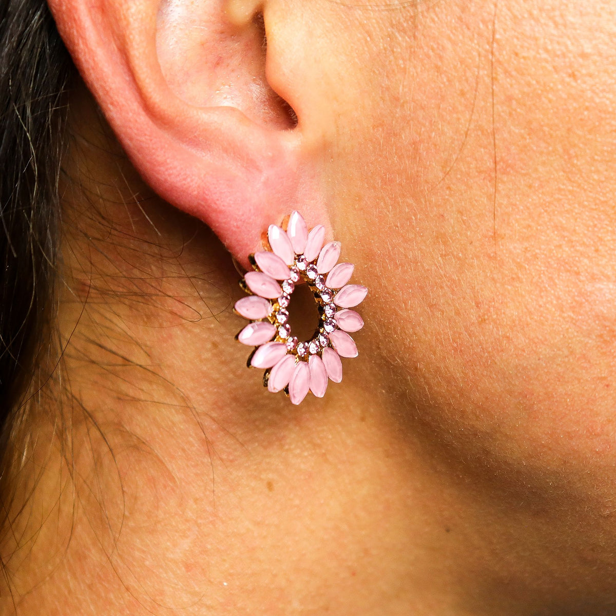 Boucles d’oreilles anneaux en verre, rose pâle — vue 2