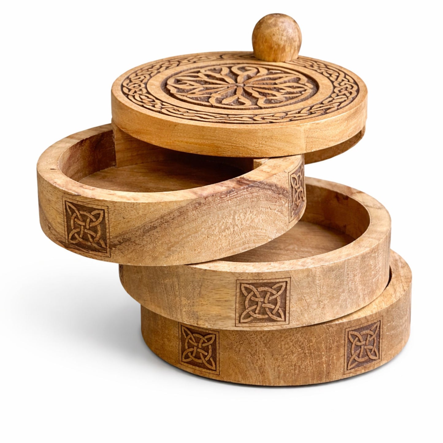 Coffret pivotant de trois niveaux sculpté au style celtique