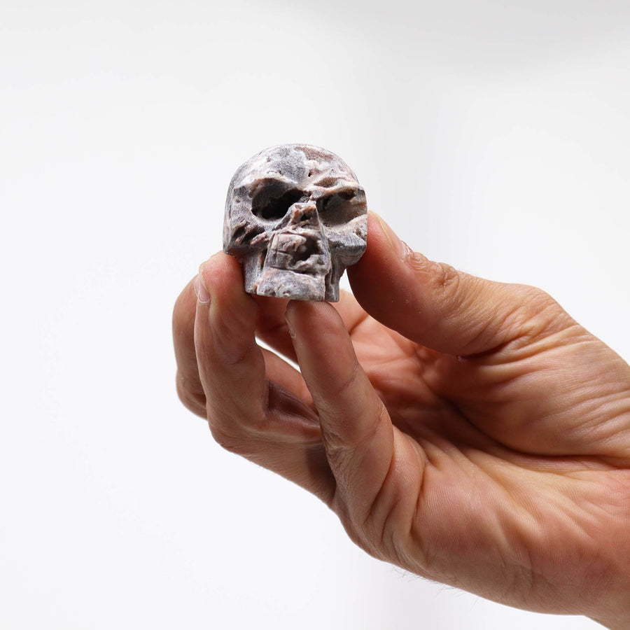 Crâne sculpté en géode de calcite · 4,5 cm