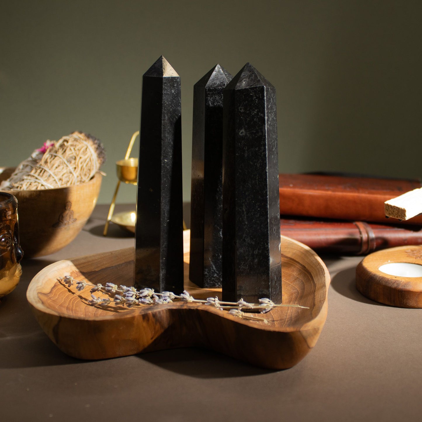 Obélisque à six faces — Tourmaline noire · 17 cm