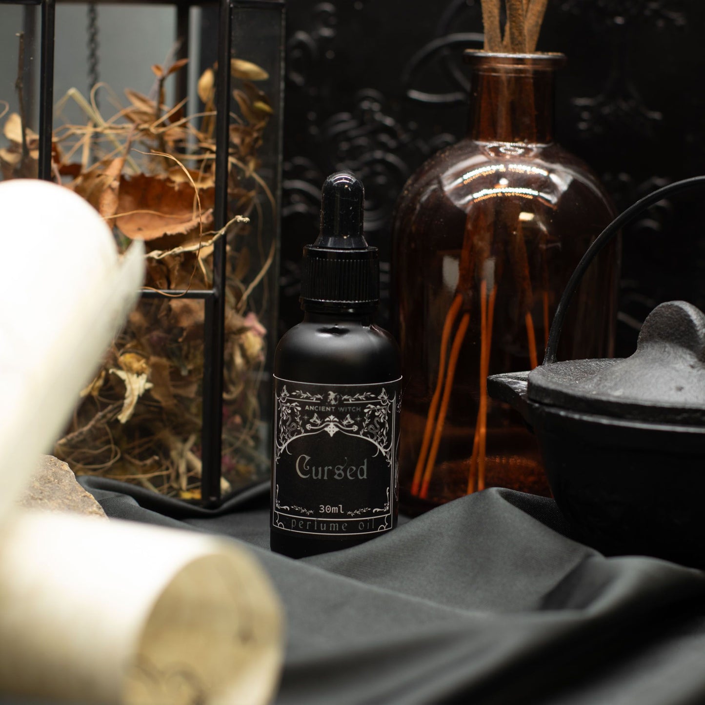 Huile parfumée de sorcière ancestrale — Maudit
