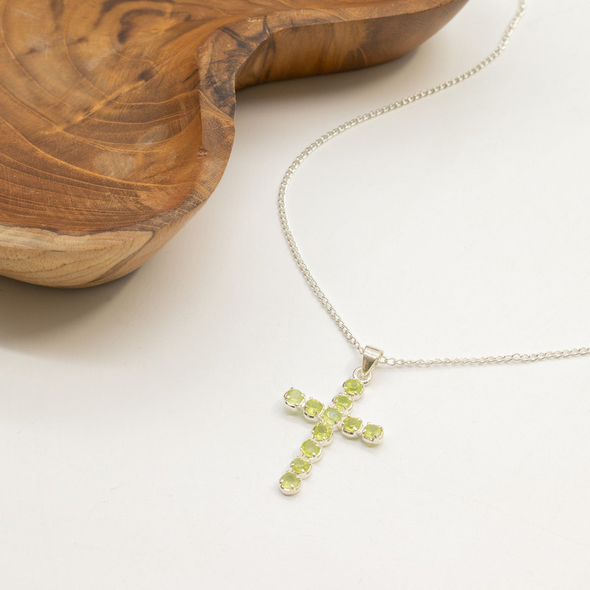 Pendentif croix en péridot, plaqué argent — vue 4