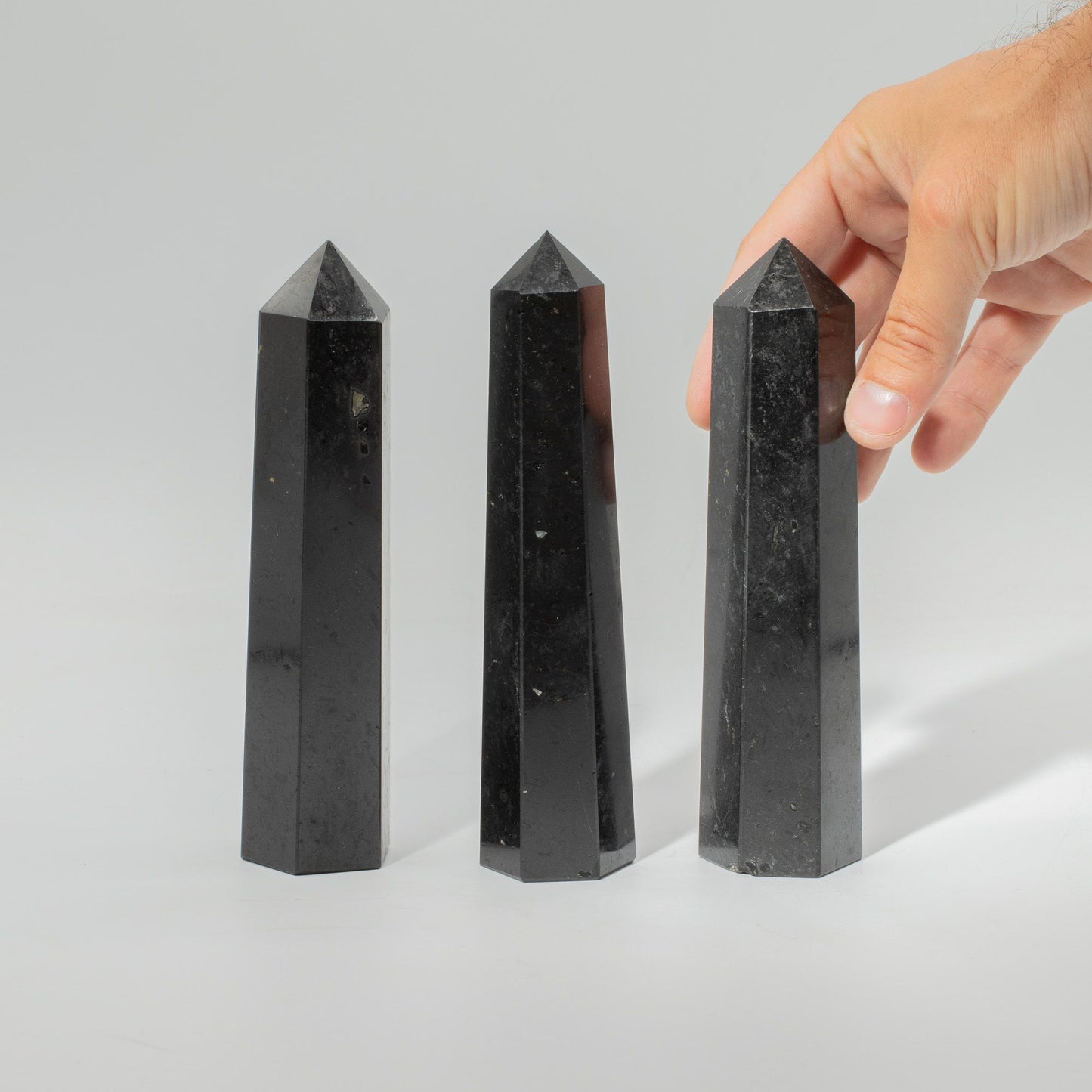 Obélisque à six faces — Tourmaline noire · 17 cm