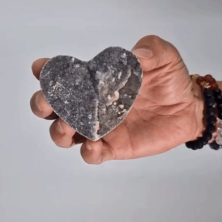Géode — Grands cœurs de calcite · 8,5 cm