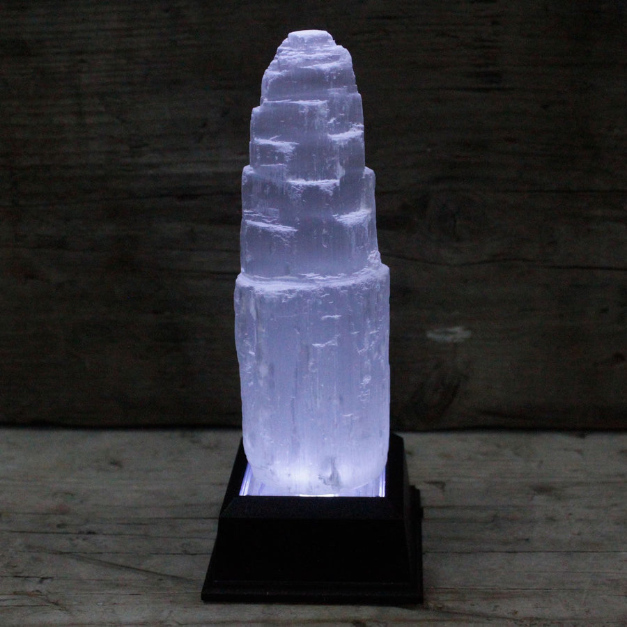 Tour en sélénite naturelle · 15 cm