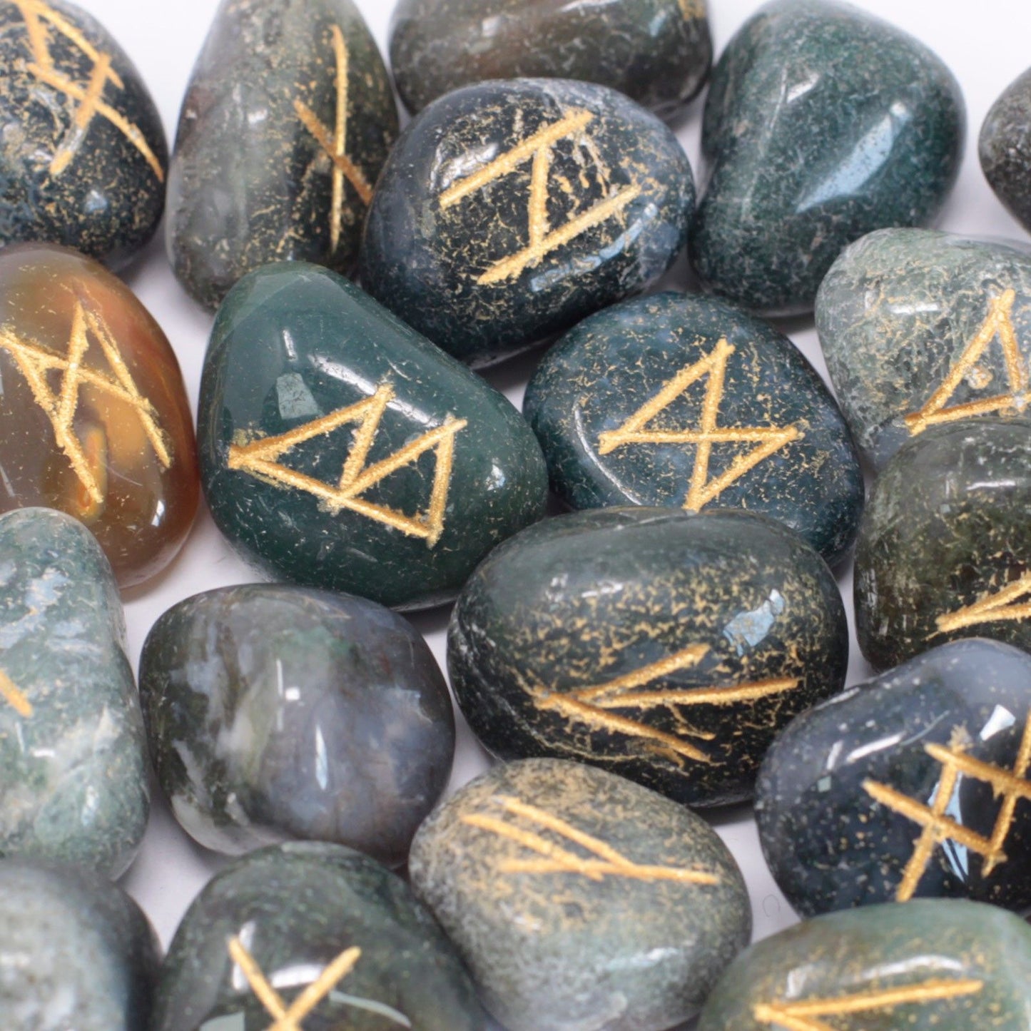 Jeu de runes de l’Inde en pochette — Agate mousse