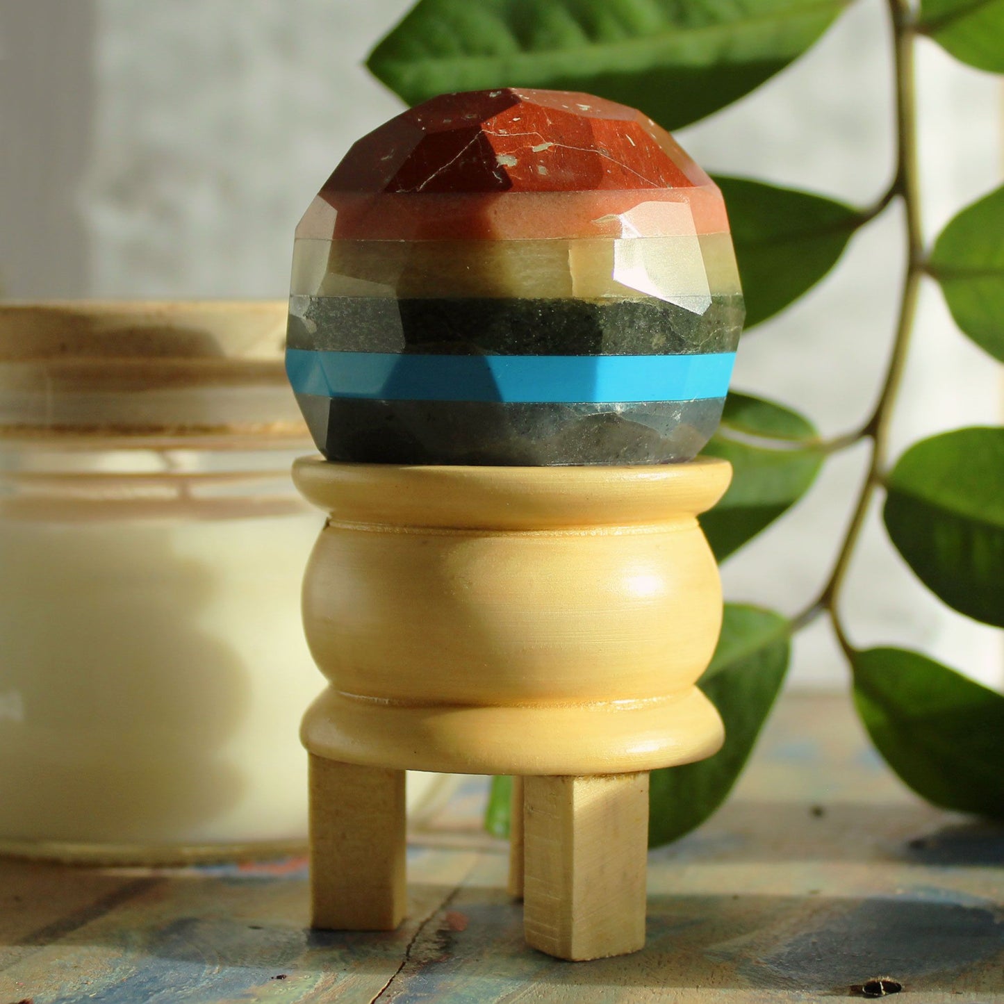 Sphère de soin sur socle — Sept chakras
