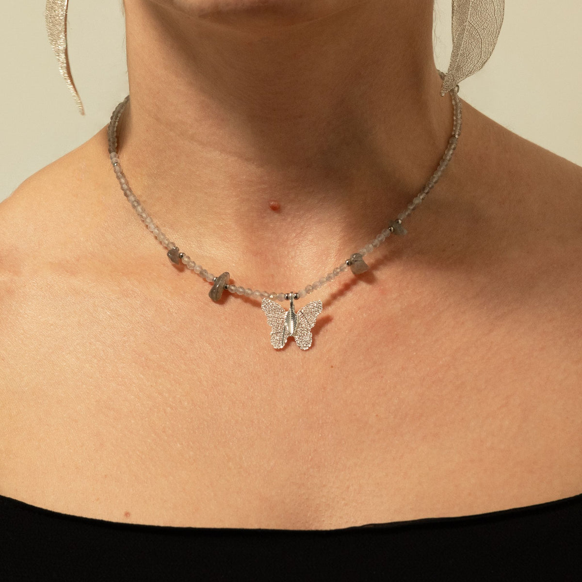 Collier de labradorite, papillon en feuille réelle — vue 5