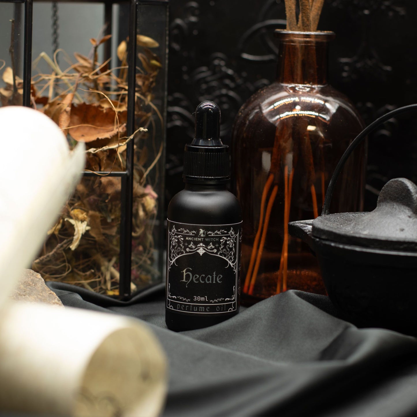 Huile parfumée de sorcière ancienne — Hécate