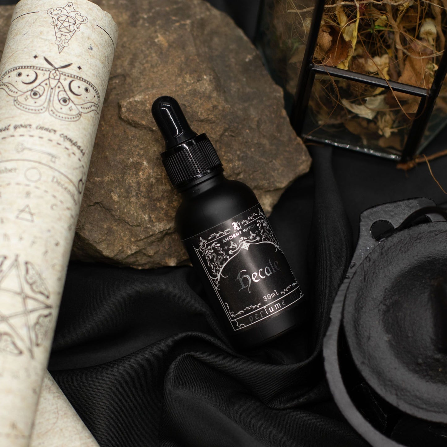 Huile parfumée de sorcière ancienne — Hécate