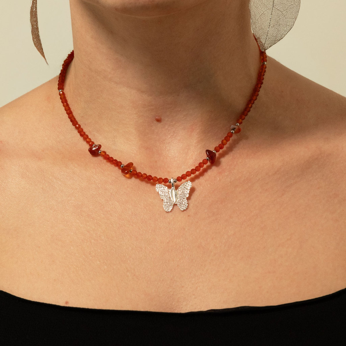 Collier de rubis, papillon en feuille réelle — vue 5