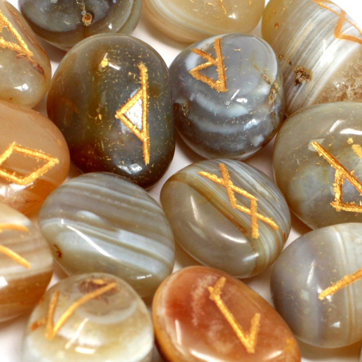 Jeu de runes de l’Inde en pochette — Agate rubanée