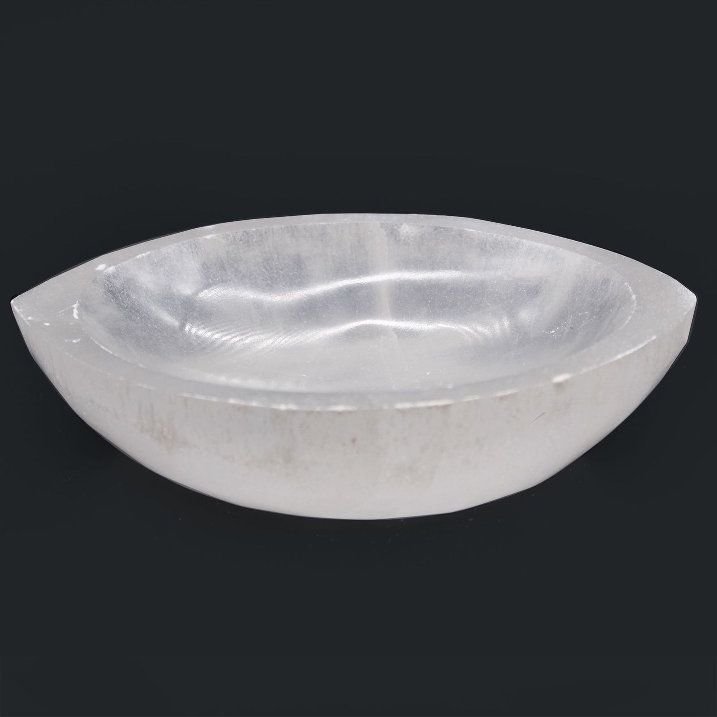 Coupe en forme d’œil en sélénite · 15cm