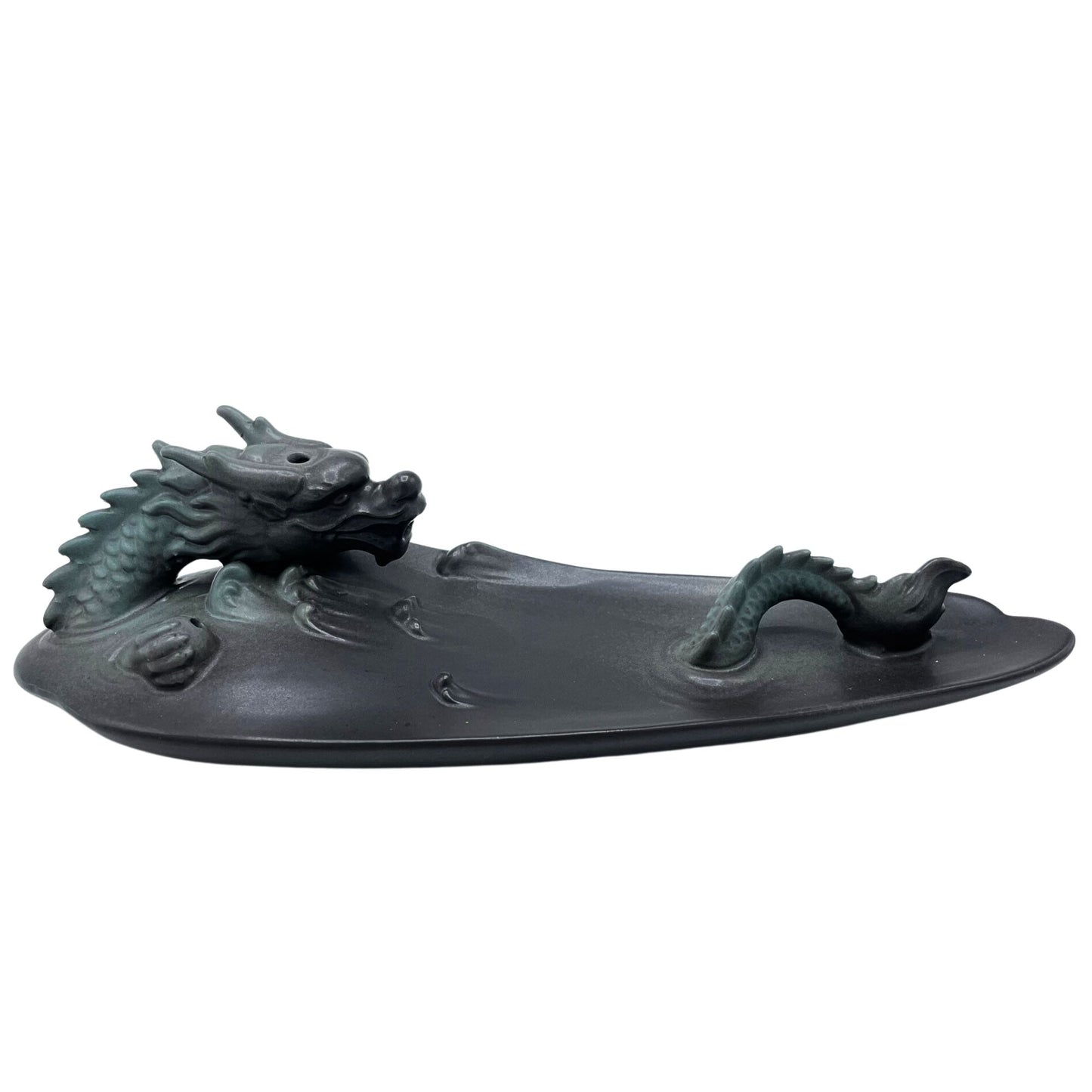 Brûleur à reflux — Dragon au bassin, décor sculpté