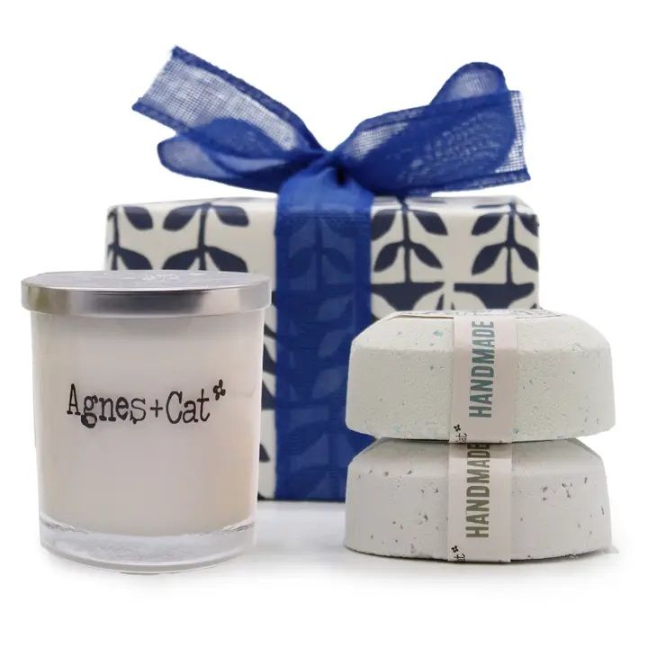 Coffret: bombes de bain sel marin & mousse & Dolly bleu + bougie de violette de Parme