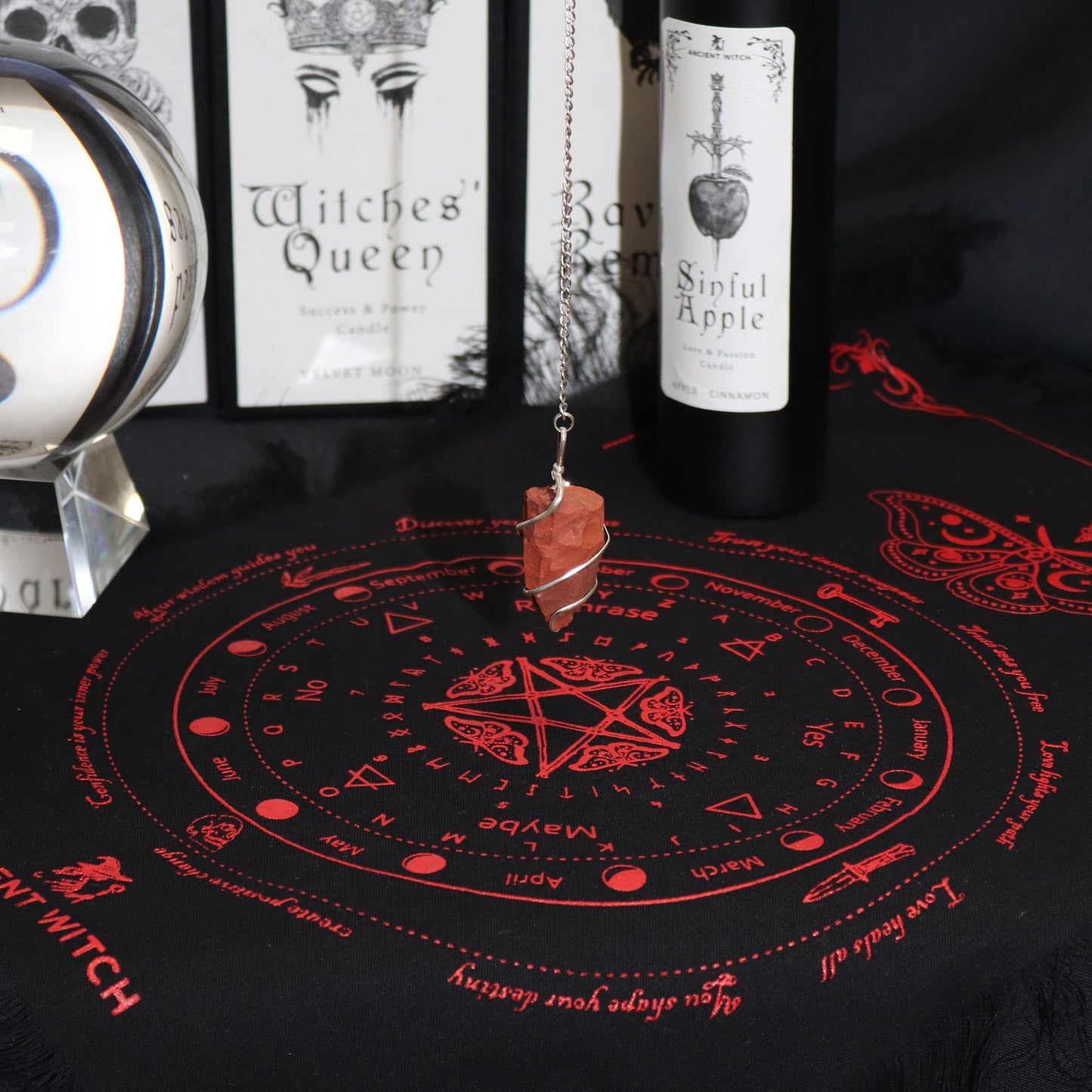 Toile ancienne de divination à pendule — Papillon de nuit mystique · Noir & rouge sang