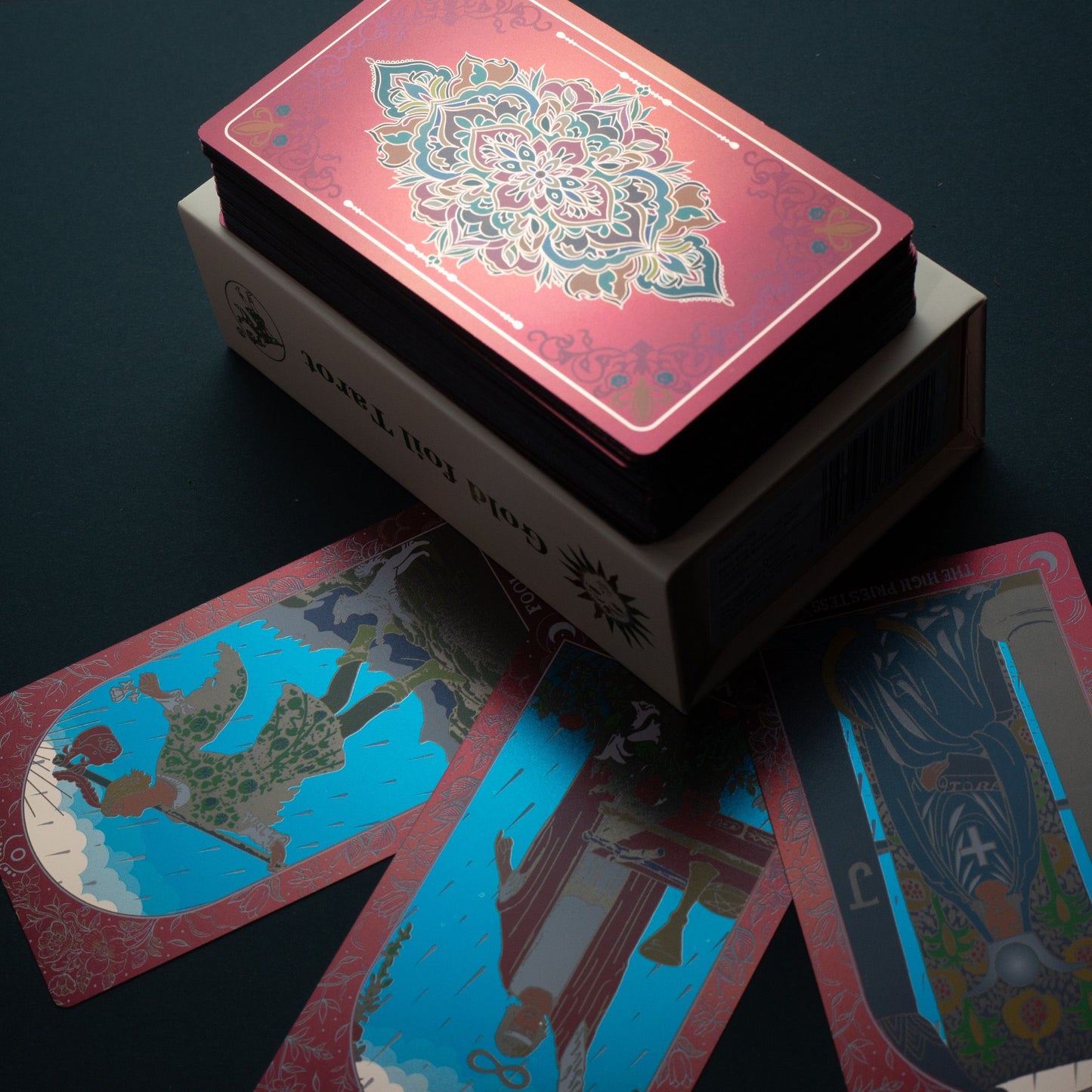 Jeu de tarot en coffret rose à feuille rubis