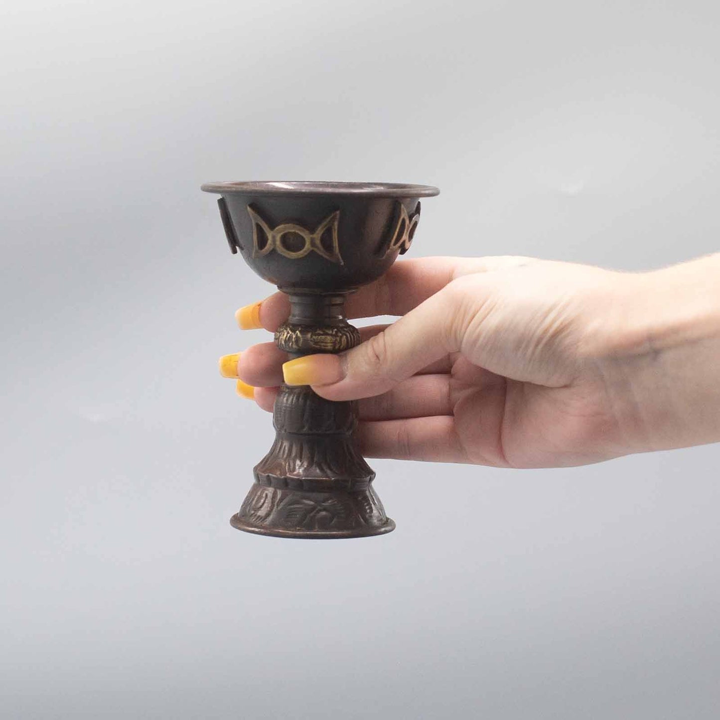 Bol chantant — Coupe rituelle de cuivre ancien à triple lune