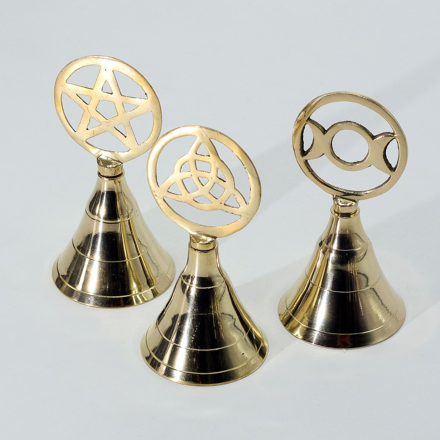 Clochette de laiton pour autel — Pentacle