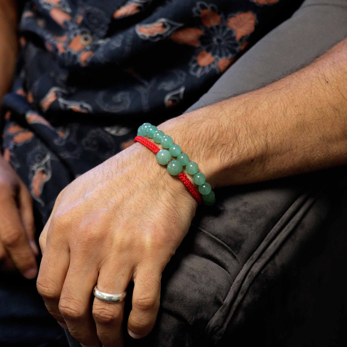 Duo de bracelets en jade, cordon et perles — vue 2