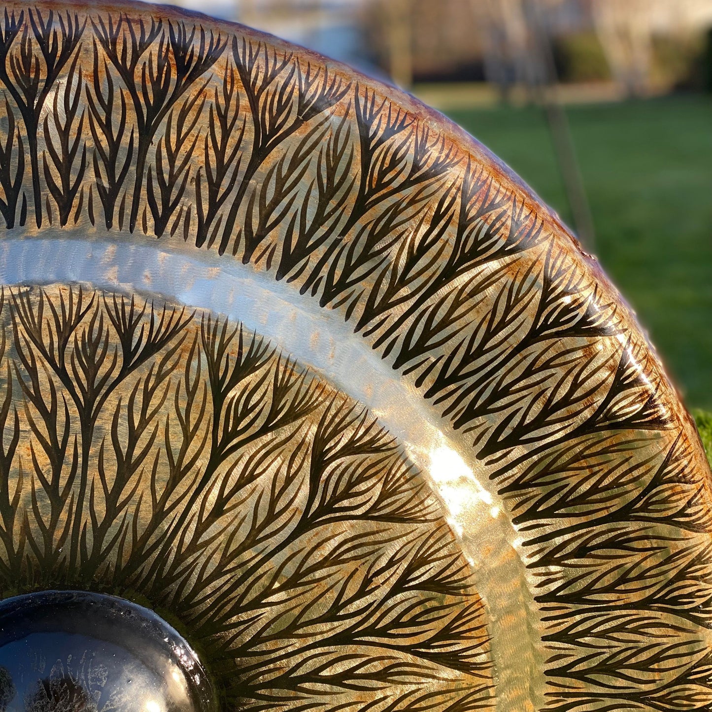 Gong de méditation grand format sur socle bois ancien — Noir · 80cm