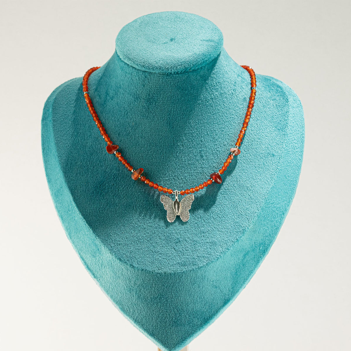 Collier de rubis, papillon en feuille réelle — vue 4