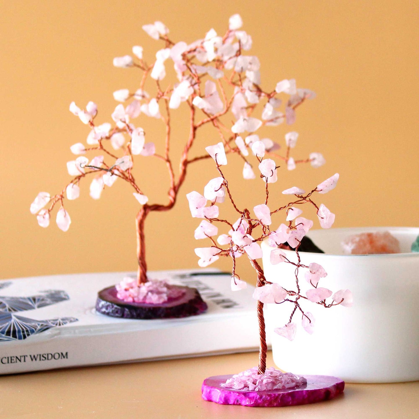 Arbre : quartz rose sur socle d’agate rose