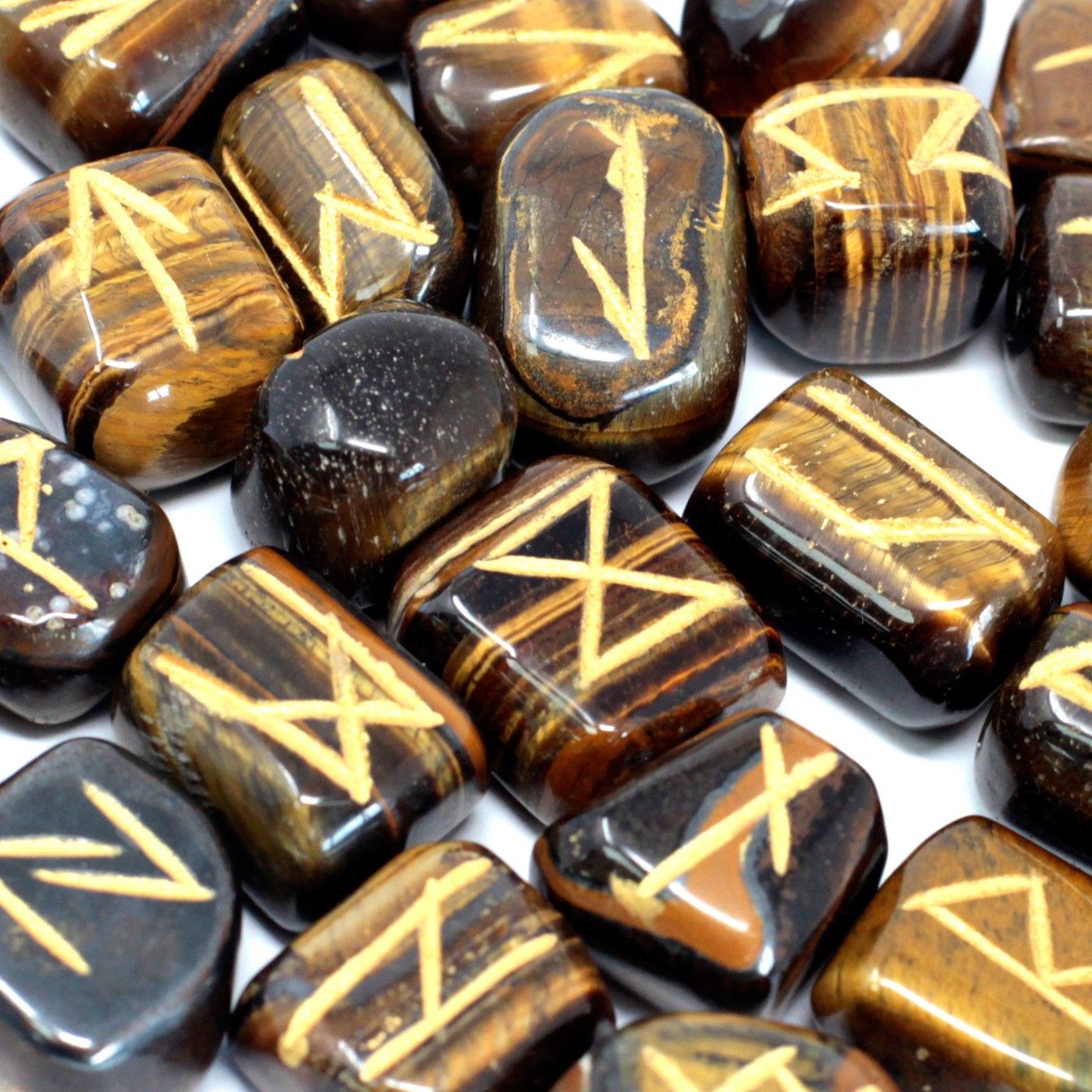Jeu de runes de l’Inde en pochette — Œil de tigre