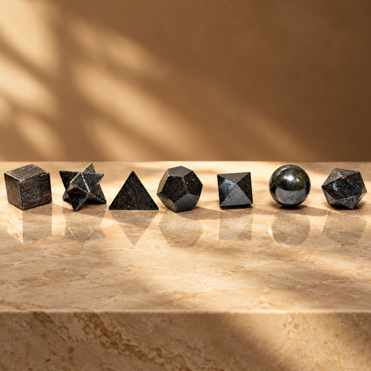 Ensemble géométrique de sept pièces en agate noire — vue 4