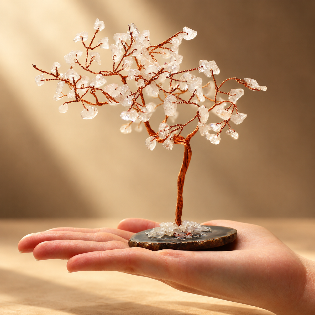 Arbre de gemmes en cristal de roche, socle d’agate, 100 pierres