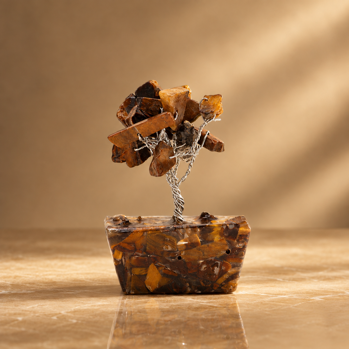 Mini arbre en œil de tigre, socle orgonite, 15 pierres