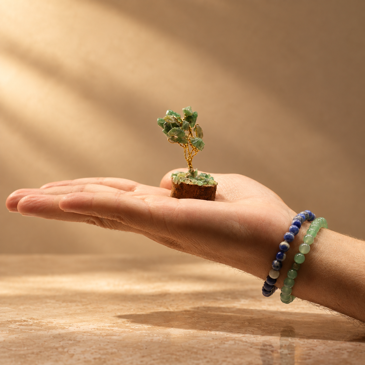 Mini arbre en aventurine verte, socle bois, 15 pierres — vue 2